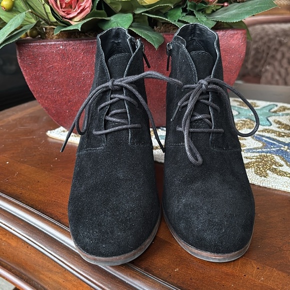 Lucky Brand Genuine Suede Black Lace Up Wedge Ankle Boots Booties w/ Side Zipper - Picture 3 of 15